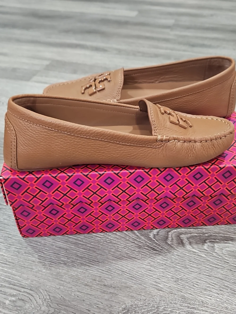 Tory Burch Lowell 2 Driver Tumbled Leather Size 7 Royal Tan